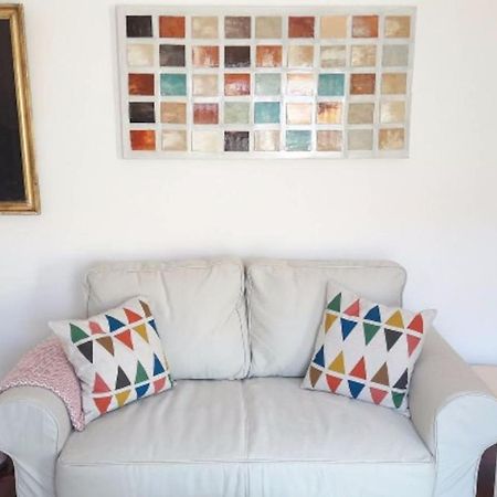 リスボンModern Cosy Flat With Terrace In Campo De Ourique.アパートメント エクステリア 写真