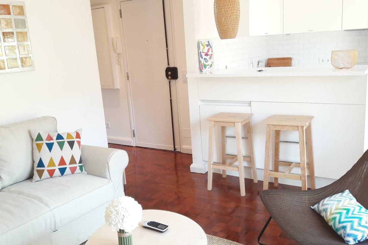 リスボンModern Cosy Flat With Terrace In Campo De Ourique.アパートメント エクステリア 写真